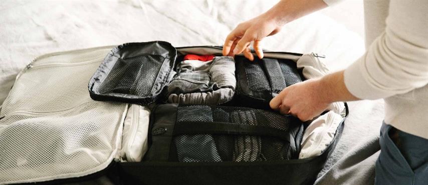 چگونه لباس های بیشتری را در چمدانمان جا دهیم؟